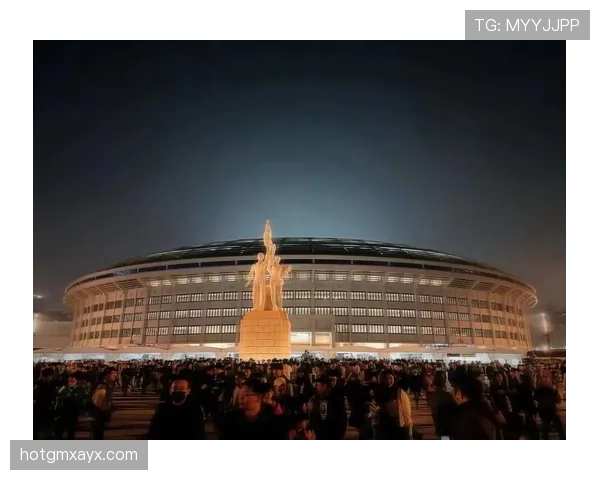 北京国安主场工体激情沸腾，球迷助威彰显团队凝聚力