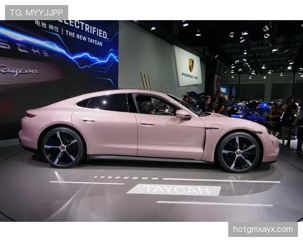 阿萨尔森训练完直接去提了辆保时捷，这自律换来的日子普通人真过不起