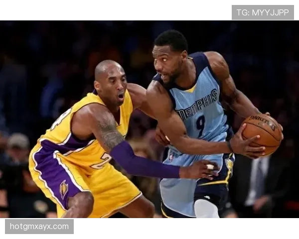 肯扬·马丁突破拉开空间提升禁区威胁，显著改变球队进攻结构